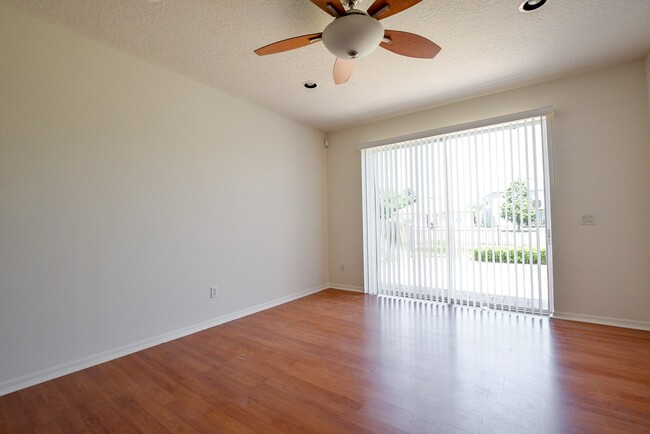 Building Photo - AMAZING 4 Bed 2 Bath Home For Rent in Sanf...