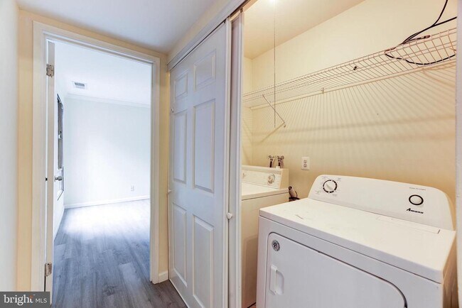 Building Photo - 7905 Dassett Ct