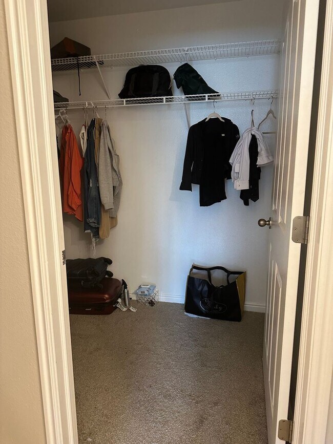 Building Photo - 2 Bed 2 bath bottom unit condo in Orem