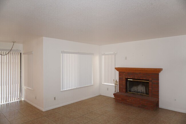 Building Photo - 25955 La Barca Rd