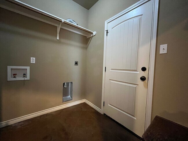 Building Photo - 3137 Silver Saddle Dr