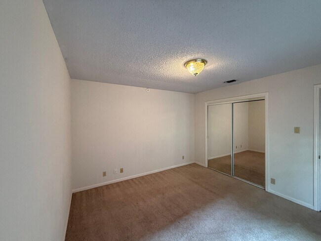 Building Photo - NEAR GOLF COURSE - WELL ESTABLISHED SPICEW...