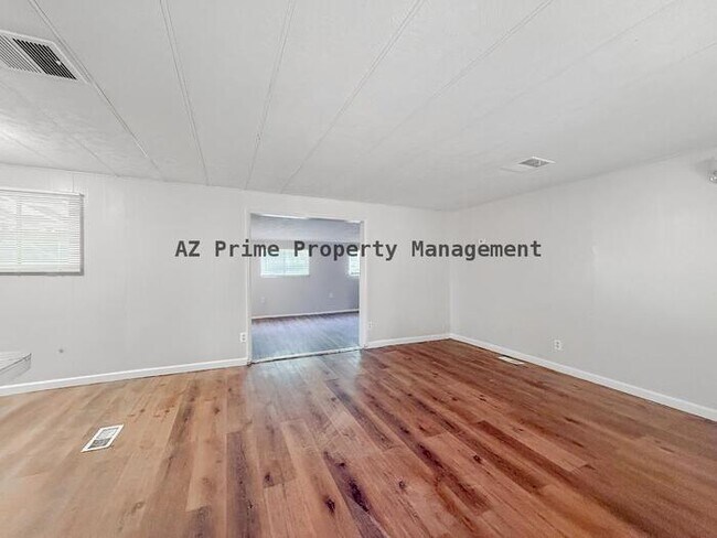 Building Photo - 17401 E Meadow Ln