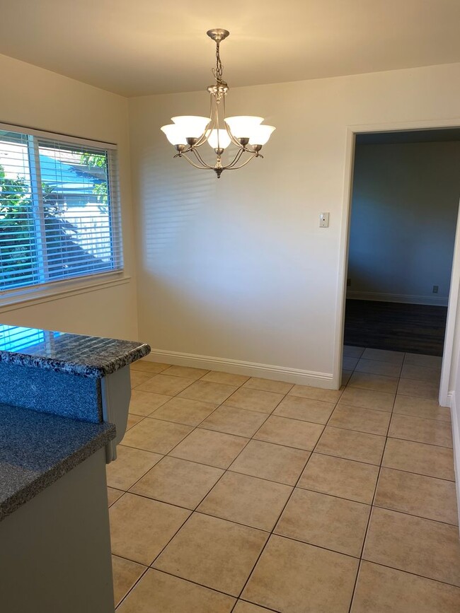 Building Photo - 2 bed/ 1 bath duplex near Downtown Vacaville