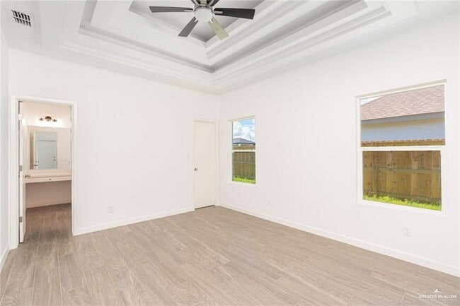 Building Photo - 16 Country Club Dr