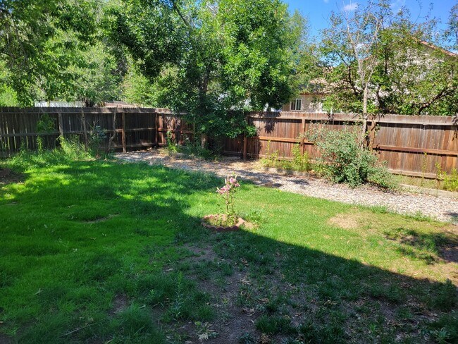 Building Photo - 4 Bed, 2.75 Bath with A/C! - MileStone Rea...