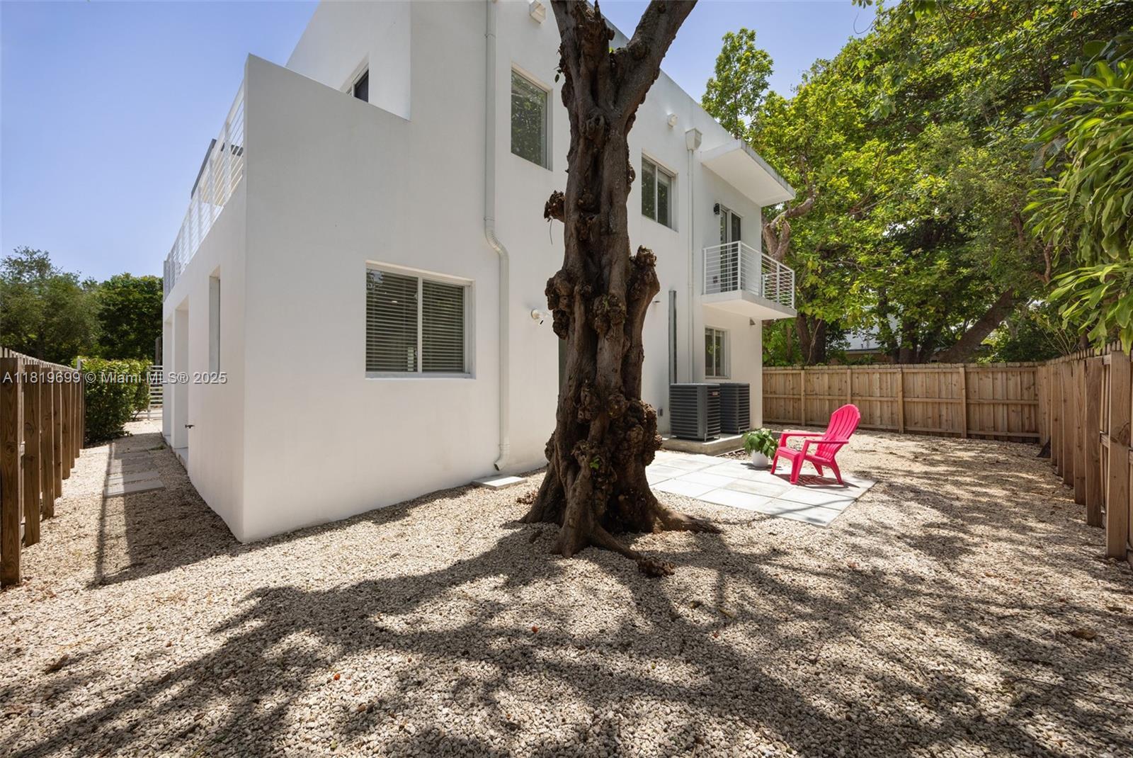 Building Photo - 3787 Thomas Ave