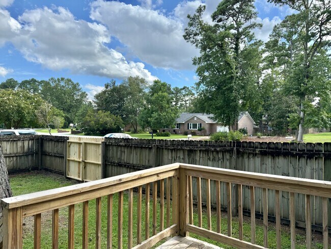 Building Photo - 502 Plantation Dr