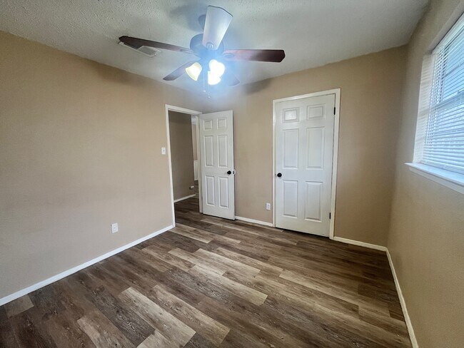 Building Photo - 119 S 5th St