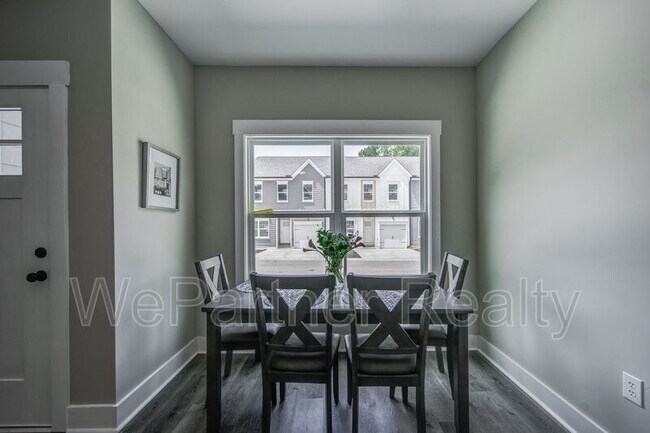 Building Photo - 3 Sandstone Dr