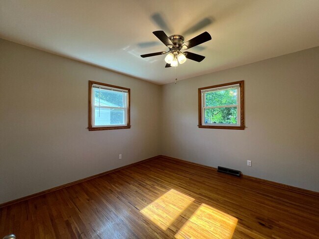 Building Photo - Newly Remodeled 3 Bed 1 Bath Home in Derby!!