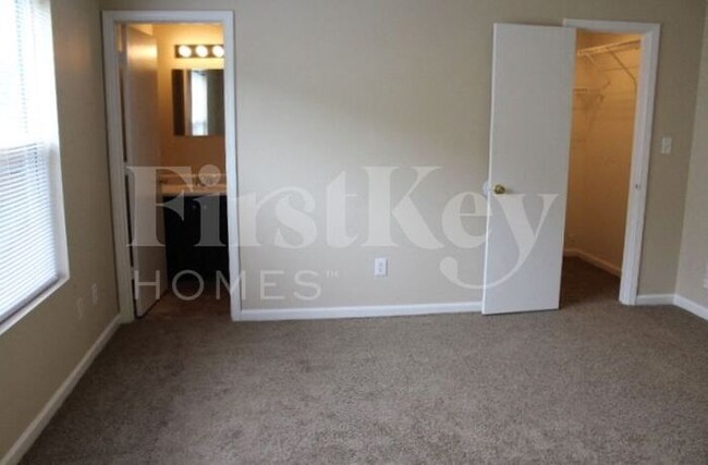 Building Photo - 5826 Emmert Way