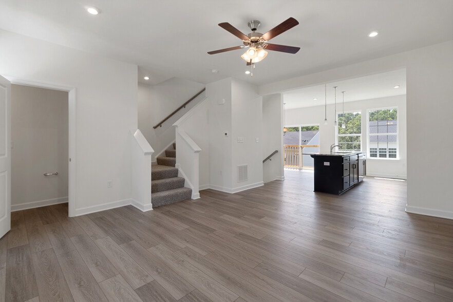 Open floor plan - 36 Dover Ct