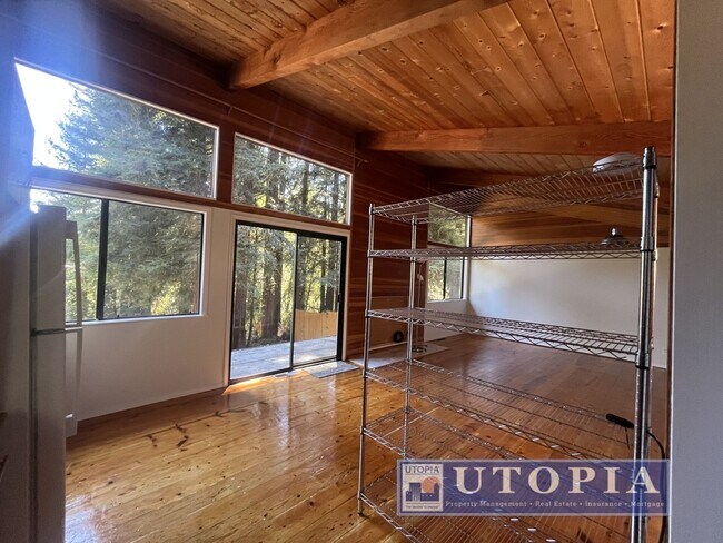 Building Photo - 10585 Redwood Dr