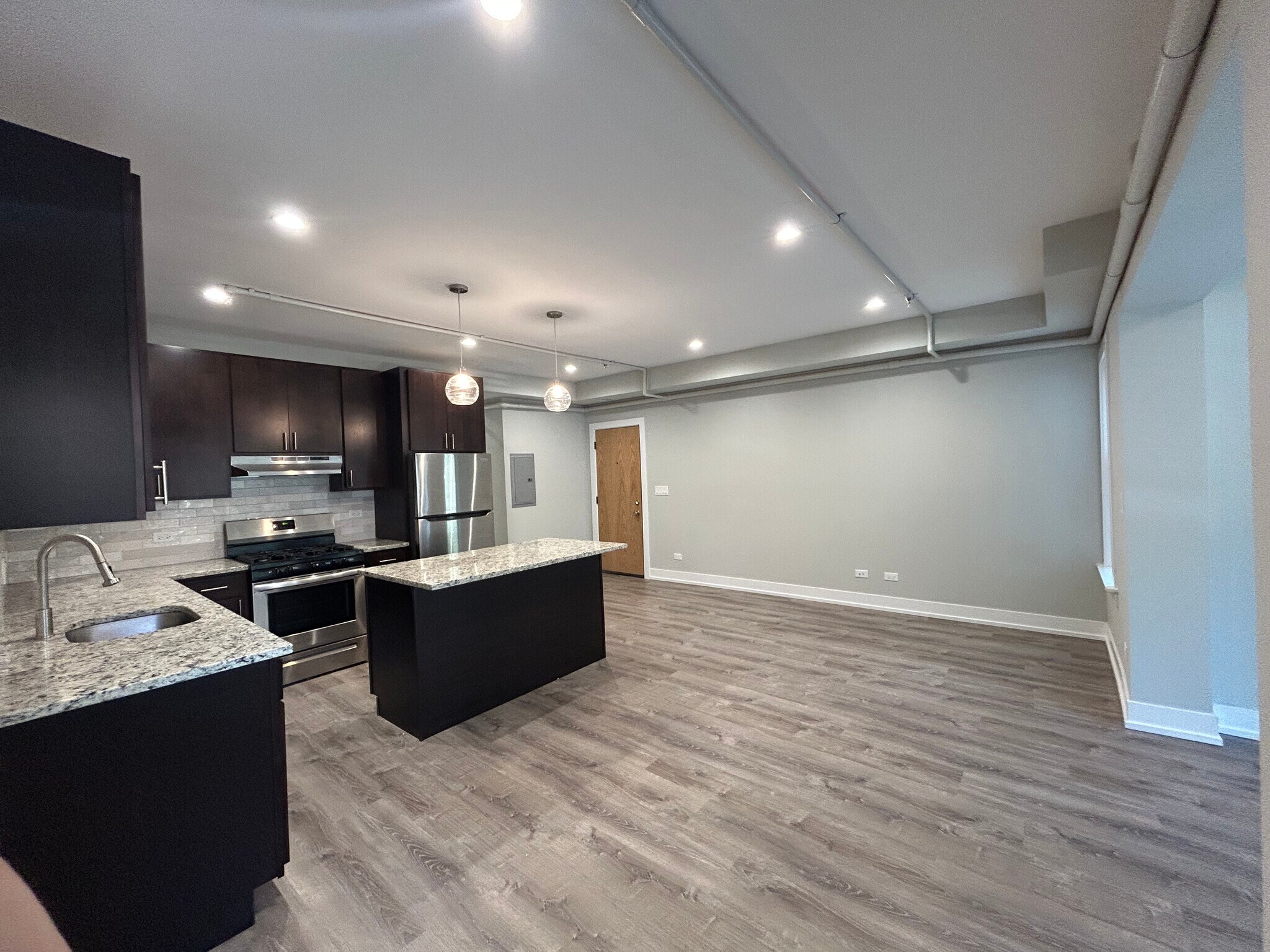 Building Photo - 1000 Crain St