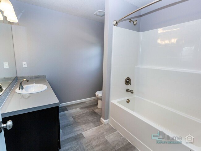 Building Photo - Spacious 4 Bedroom Home with Solar Power Near Cooper Mountain Nature Park