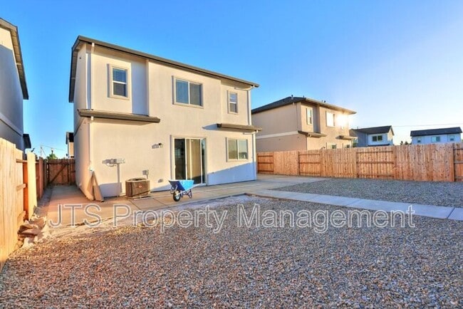 Building Photo - 5 Oak Manor Way