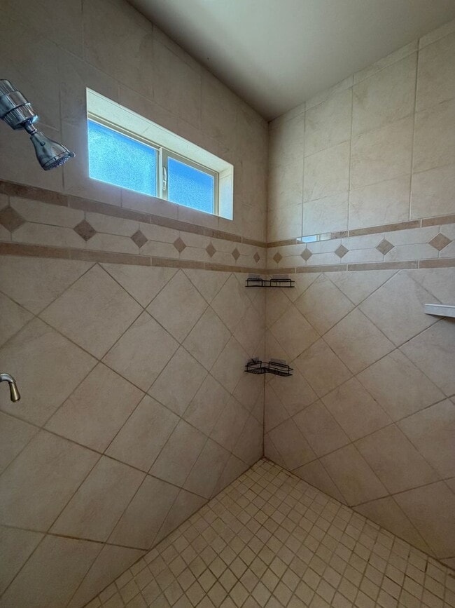 Building Photo - 4 Bedroom Home Plus Office Available Near Eubank Blvd NE & Paseo Del Norte!