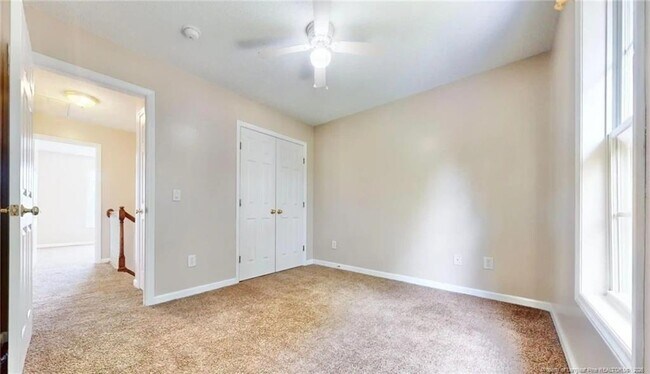 Building Photo - 10 Valley View Ct