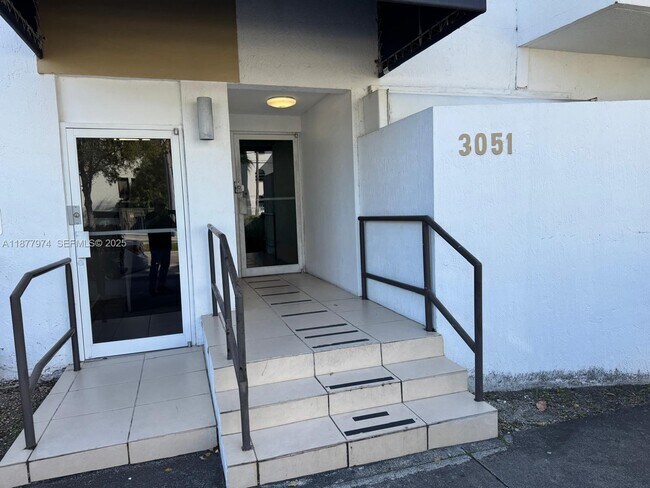 Building Photo - 3051 SW 27th Ave