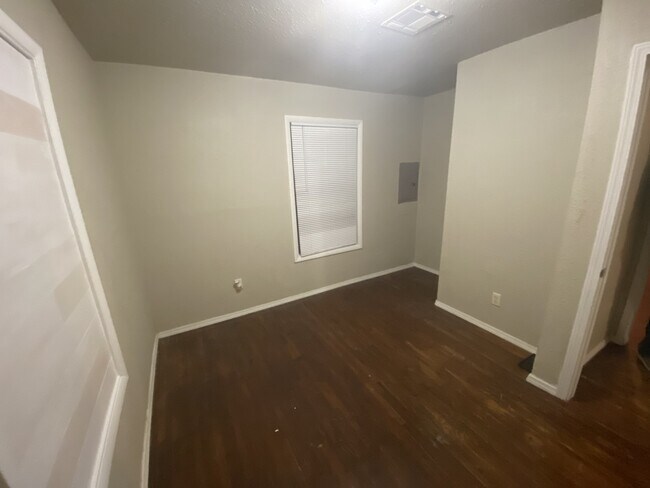 Building Photo - North Tulsa Home