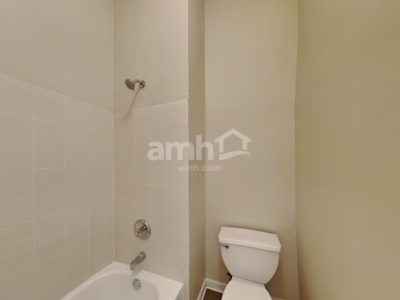 Building Photo - 985 Martin Field Dr