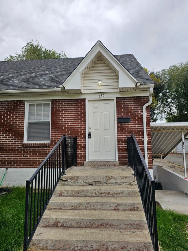 Building Photo - Bent6