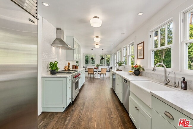 Building Photo - 234 N Ridgewood Pl