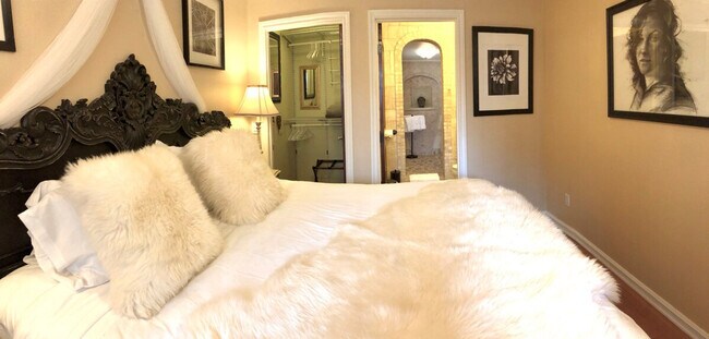 Building Photo - 4028 Beach Dr SW