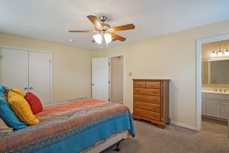 Building Photo - 205 Teeter Dr