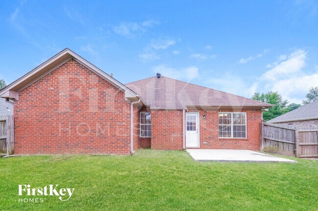 Building Photo - 146 Hickory Point Dr