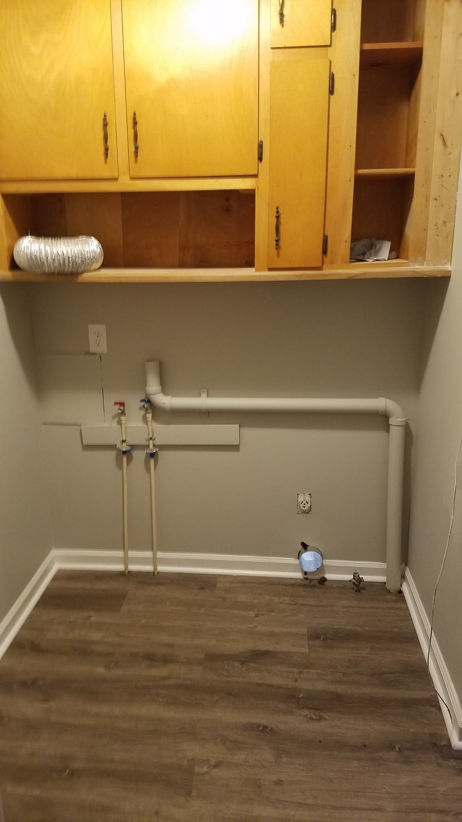 Laundry off kitchen - 115 Windy Hill Ct