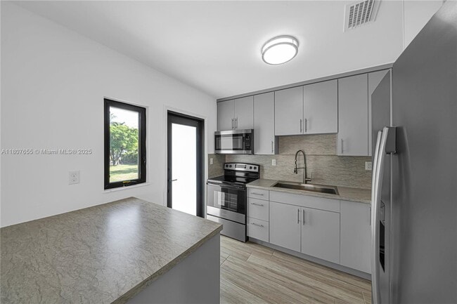 Building Photo - 5805 SW 46th Terrace