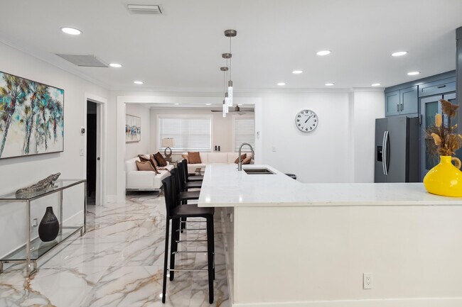 Building Photo - 4091 Lakespur Cir N