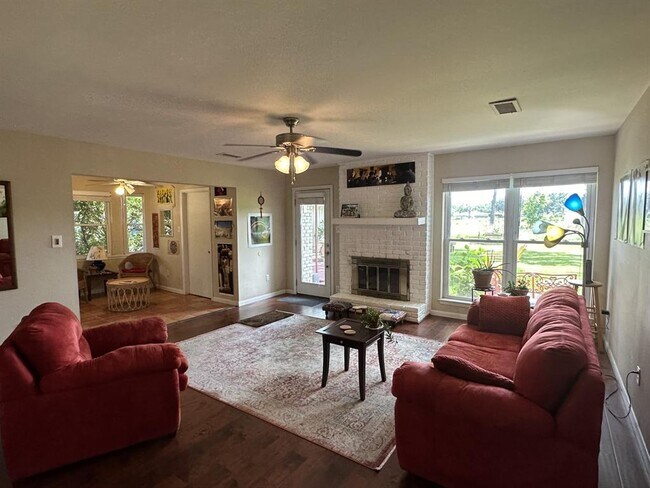 Building Photo - 15806 Torry Pines Rd