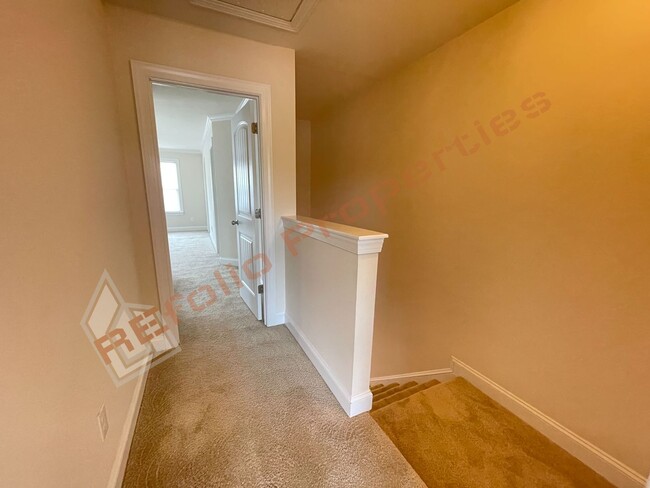 Building Photo - Charming 3 Story 3 Bedroom 3.5 Bath 1 Car-...