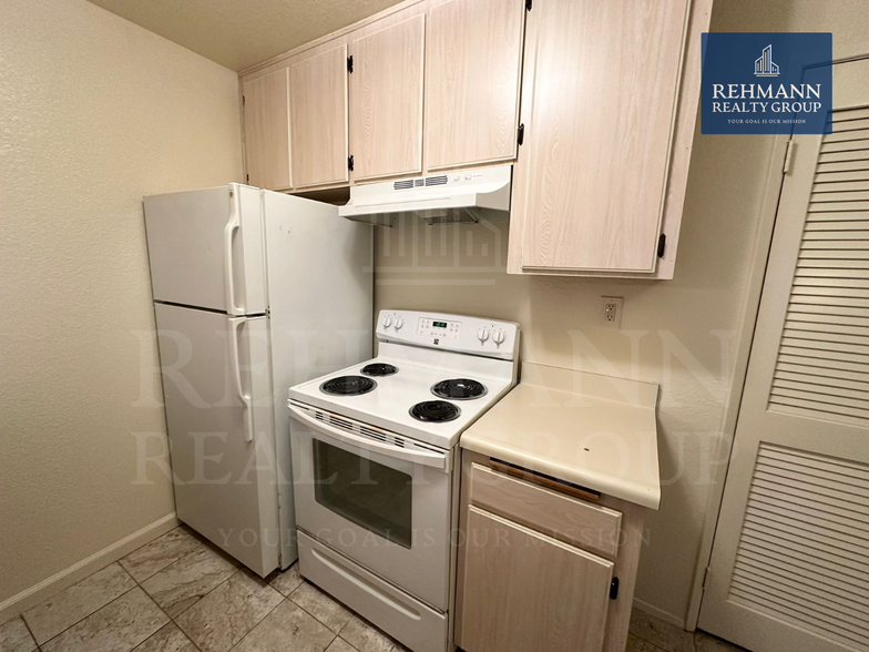 Building Photo - 4177 Iowa St