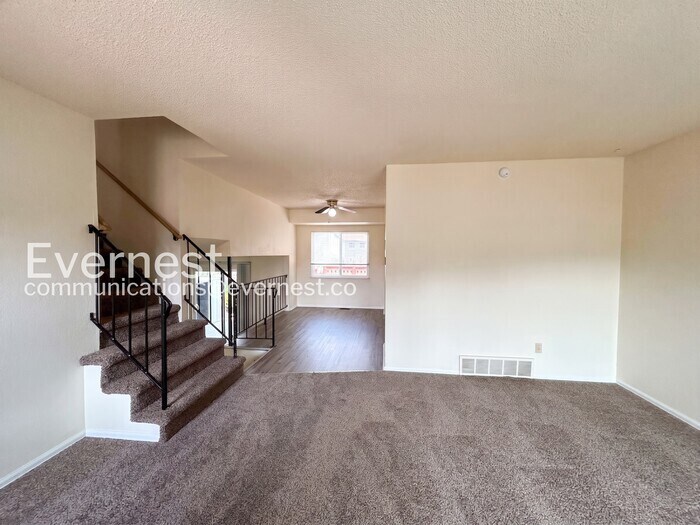 Building Photo - 2702 Dickens Dr