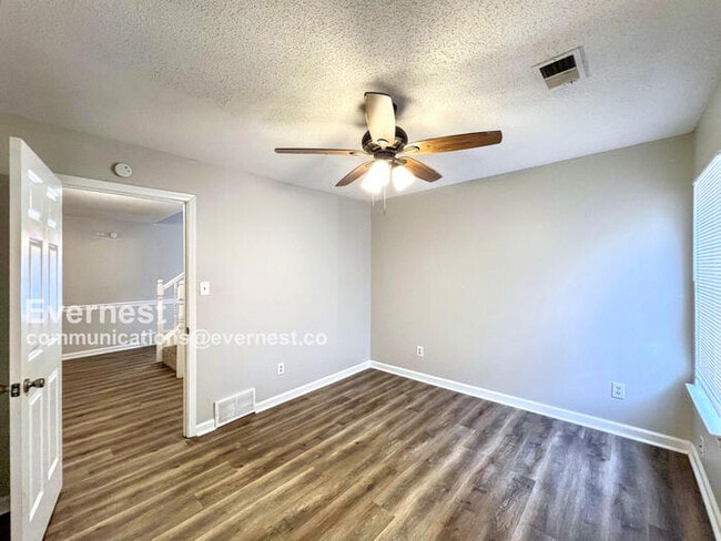 Building Photo - 285 Gaslight Cove