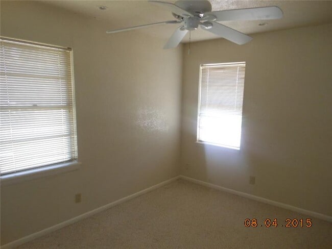 Building Photo - 1005 Cedar Dr