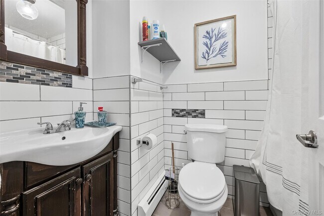 Building Photo - 611 Linwood St