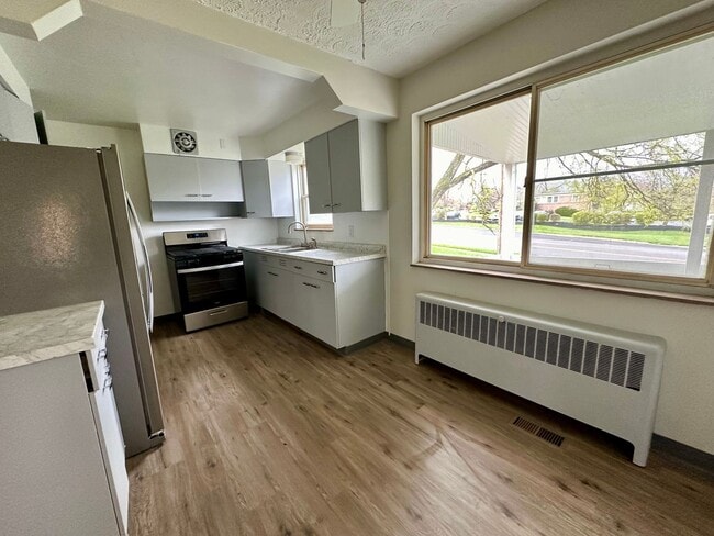 Building Photo - Green Twp- Cozy 2 Bed 1 Bath