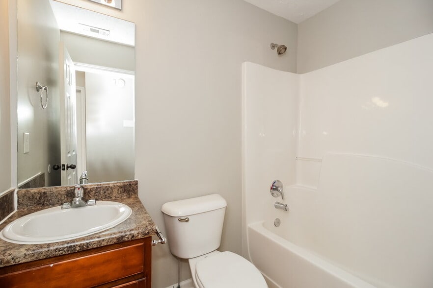 Building Photo - 97 Summer Creek Dr