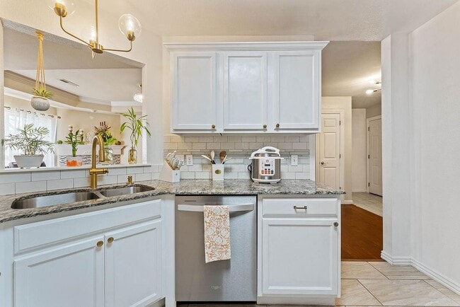 Building Photo - 3409 SW Picasso Blvd