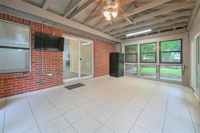 Building Photo - 910 Rocking Spur Cove