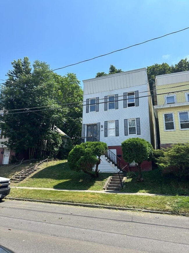 Building Photo - 64 Elm St