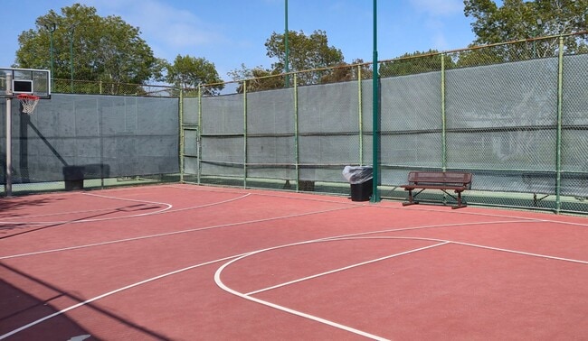 Building Photo - Playa Del Rey 1 bedroom apartment in Large outdoor community