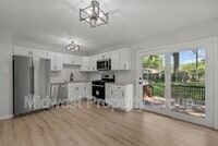 Building Photo - 925 Gonzaga Ln
