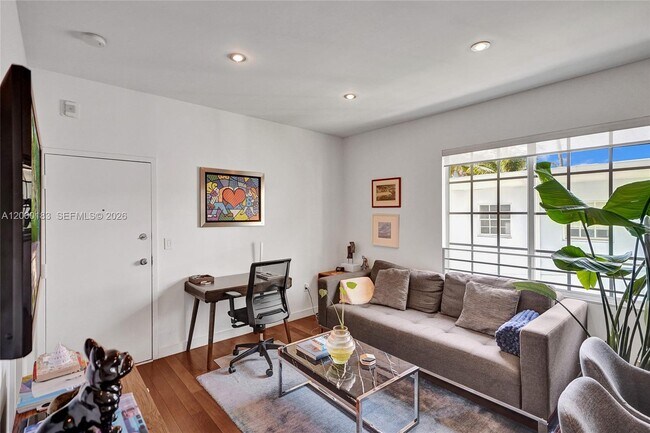 Building Photo - 815 Euclid Ave