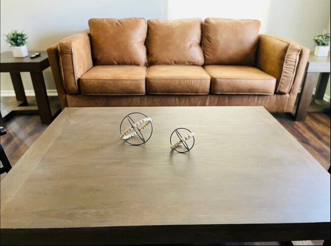 Building Photo - 336 Victor St